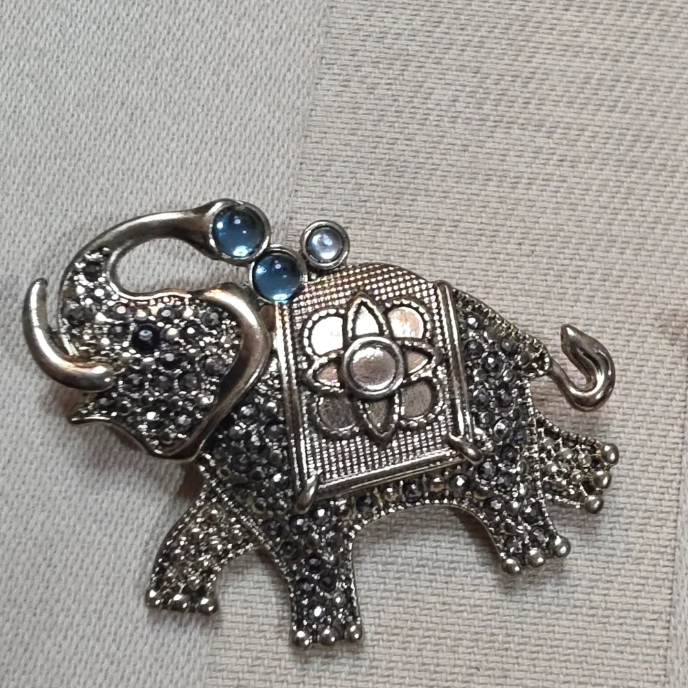1928 beast brooches